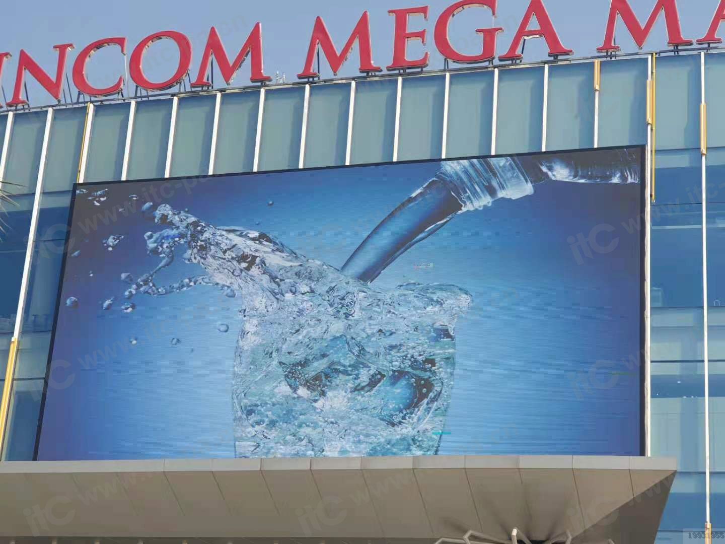 ITC 243,3㎡ Muro de vídeo LED P10 equipado en Vincom Mega Mall Ocean Park City, Vietnam