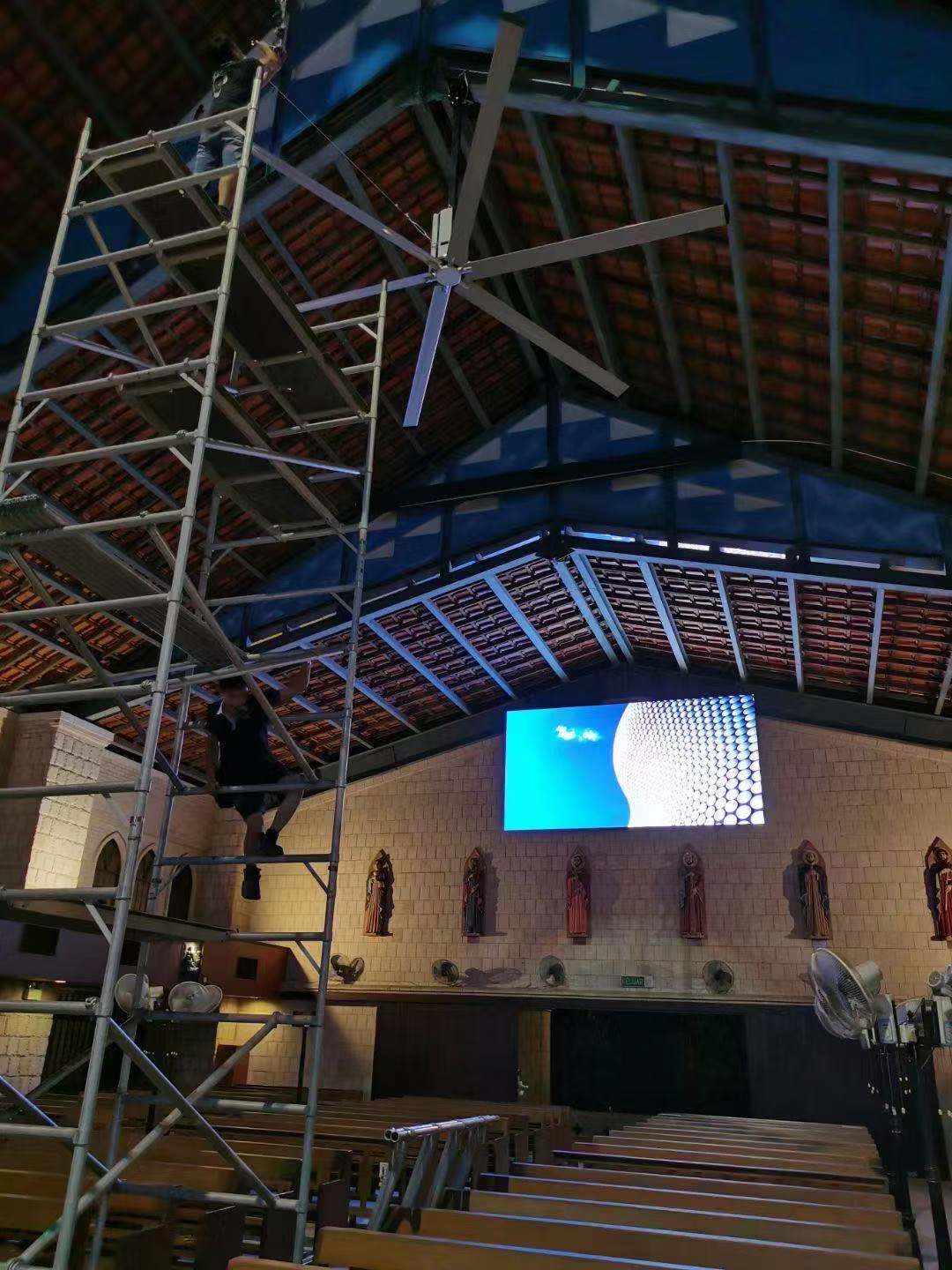 Uso de projeto de tela LED na Igreja Católica, Malásia