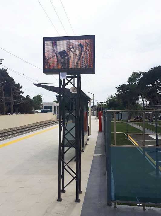 Sistema de megafonía itc y pared de video LED aplicada en la estación de tren de Baku Ring, Azerbaiyán