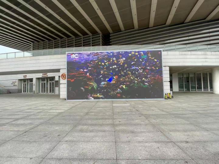 How to Choose Outdoor Advertising LED Display Model?